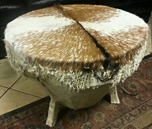 The top of the drum has a beautiful milky-way style pattern in the fur